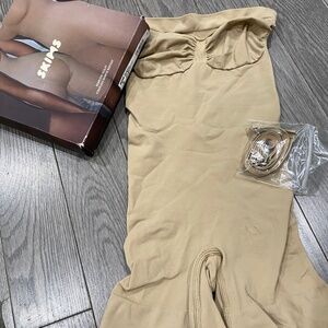 SKIMS Seamless Sculpt Strapless Shortie Bodysuit